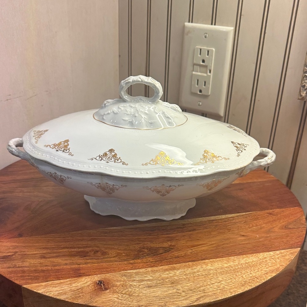 Elegant White and Gold Serveware Dish